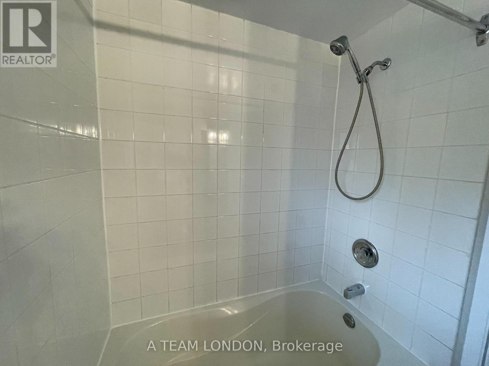 31 - 135 Belmont Drive, London South, Ontario  N6J 4J3 - Photo 7 - X12484416