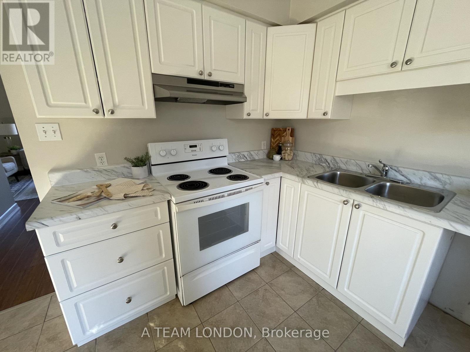 66 - 35 Waterman Avenue, London South, Ontario  N6C 5T8 - Photo 37 - X12484418