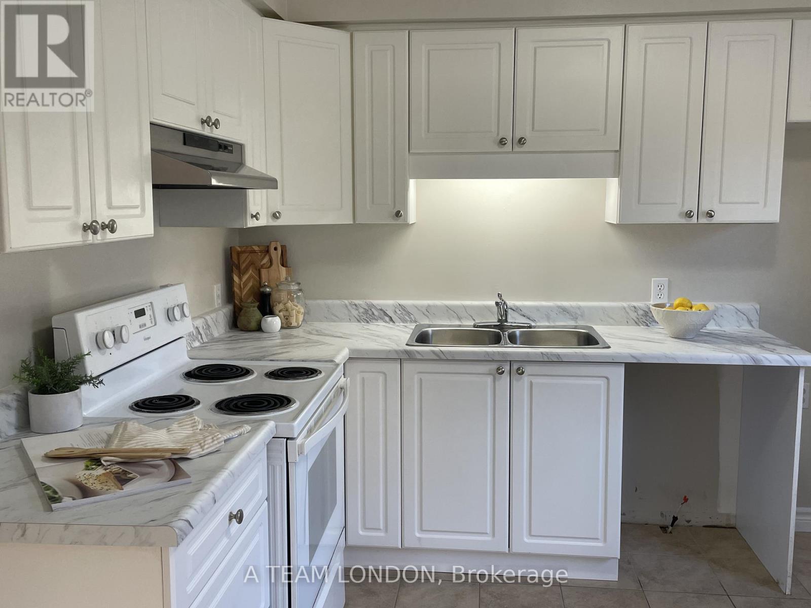 66 - 35 Waterman Avenue, London South, Ontario  N6C 5T8 - Photo 6 - X12484418