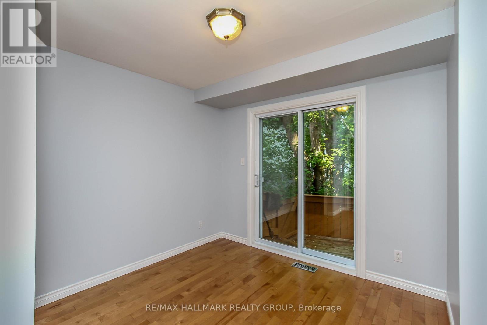 179 Genest Street, Ottawa, Ontario  K1L 7Y8 - Photo 10 - X12484442