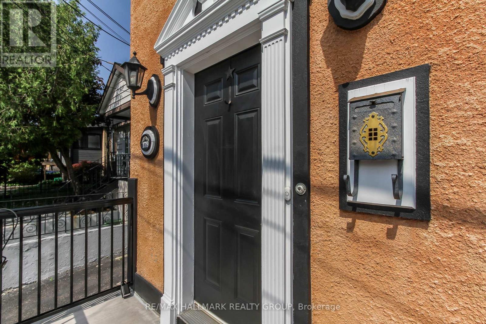 179 Genest Street, Ottawa, Ontario  K1L 7Y8 - Photo 2 - X12484442