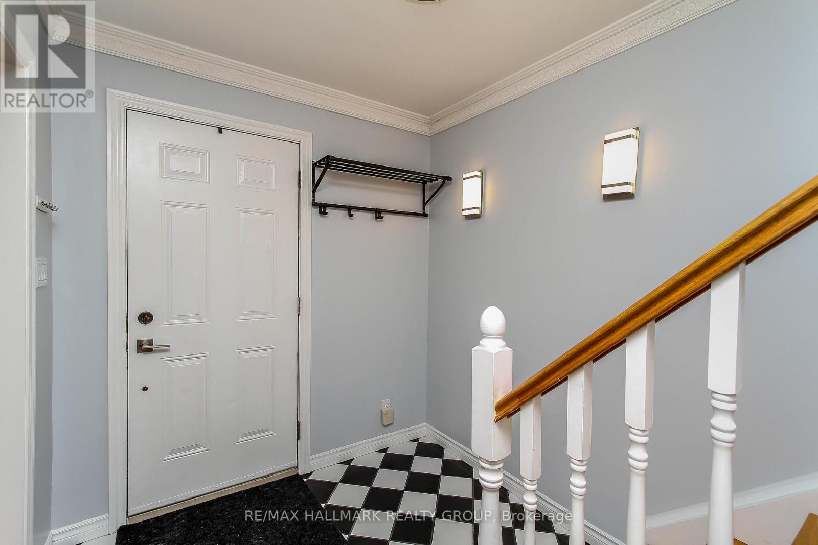 179 Genest Street, Ottawa, Ontario  K1L 7Y8 - Photo 3 - X12484442