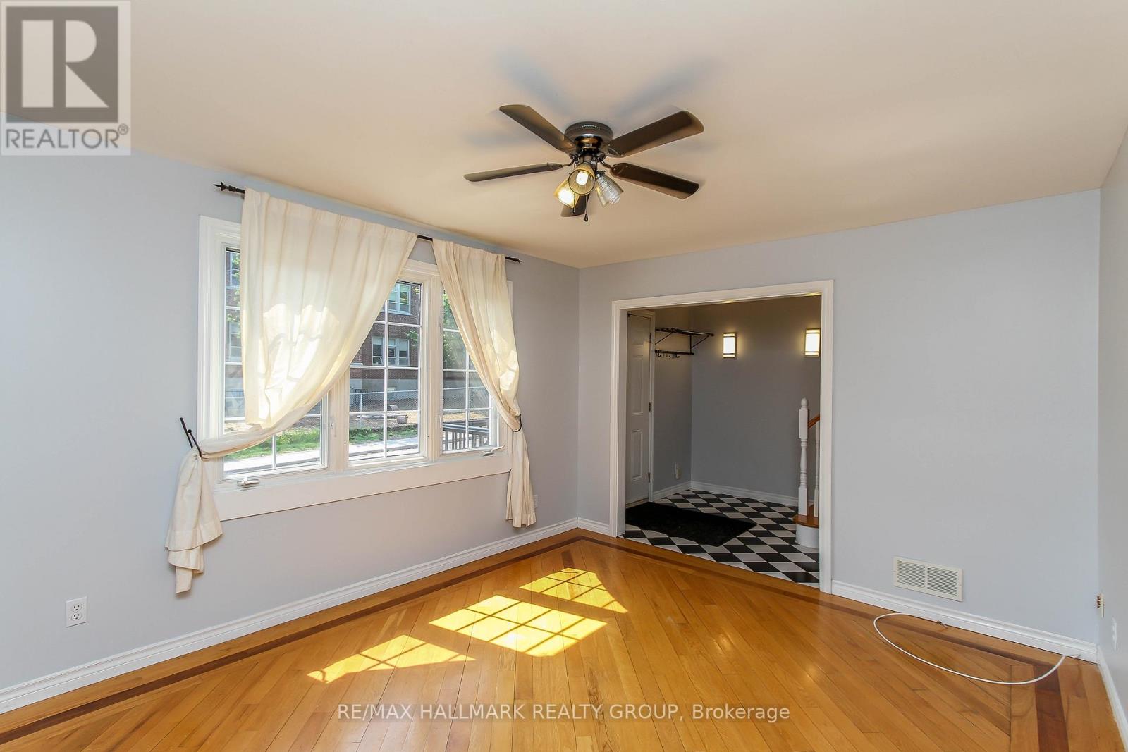 179 Genest Street, Ottawa, Ontario  K1L 7Y8 - Photo 4 - X12484442
