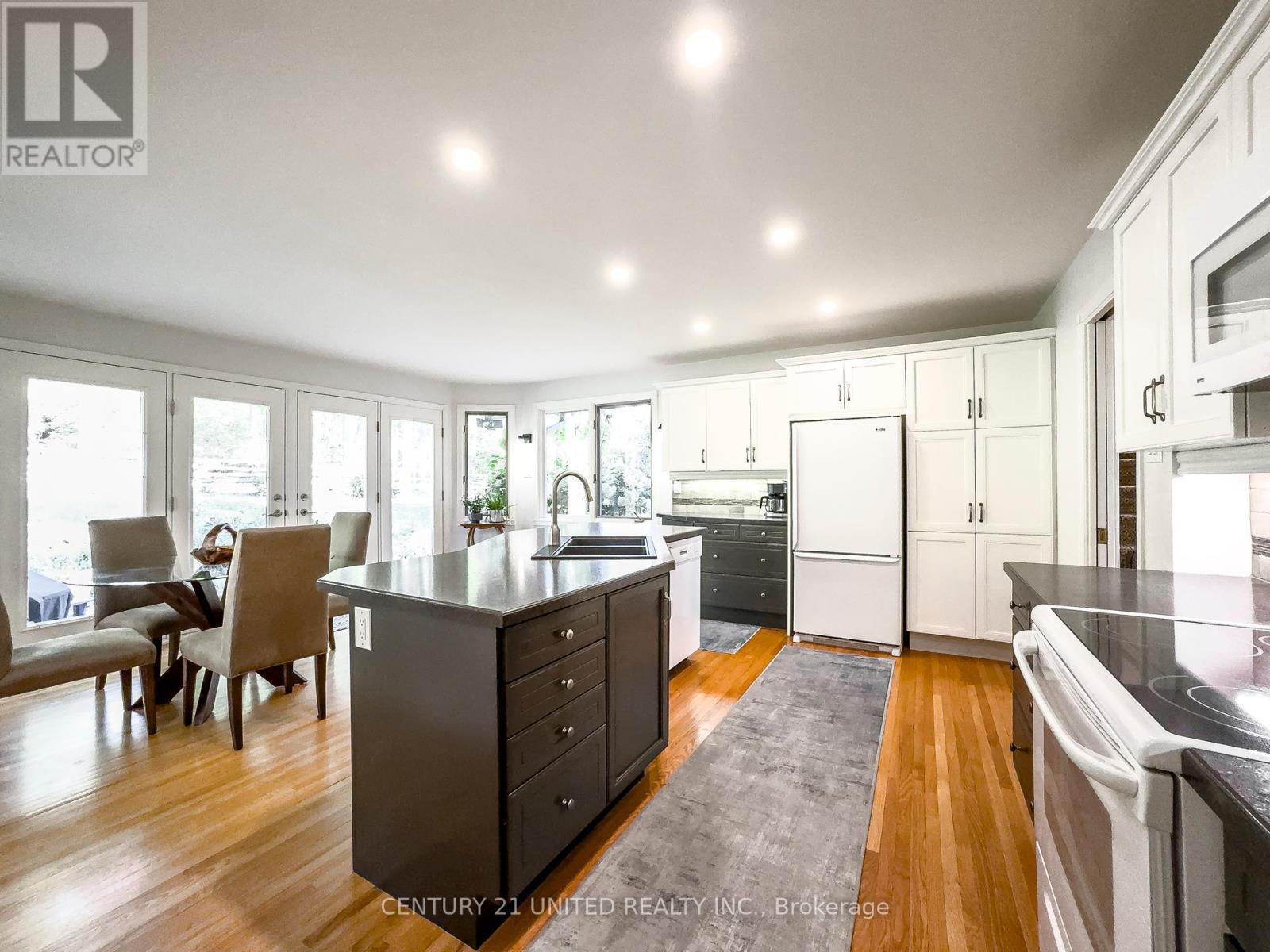 45 Crestwood Avenue, Peterborough, Ontario K9J 1N1 - Photo 18 - X12419689