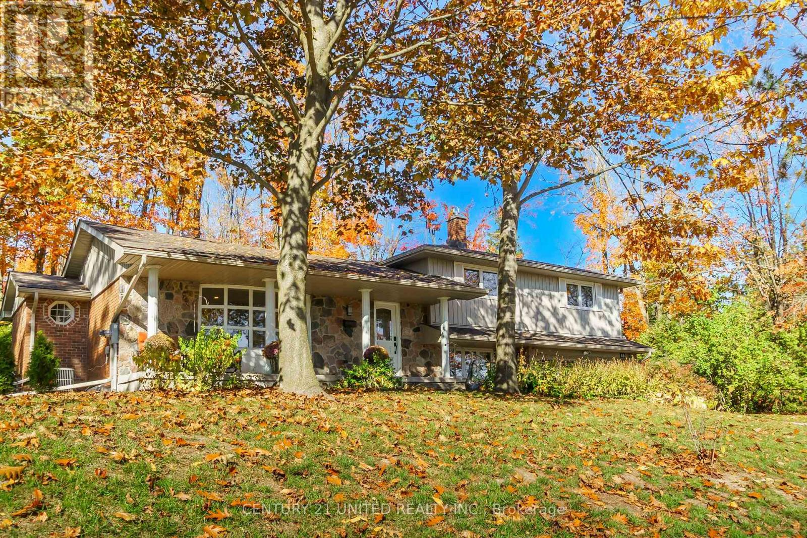 45 Crestwood Avenue, Peterborough, Ontario K9J 1N1 - Photo 2 - X12419689