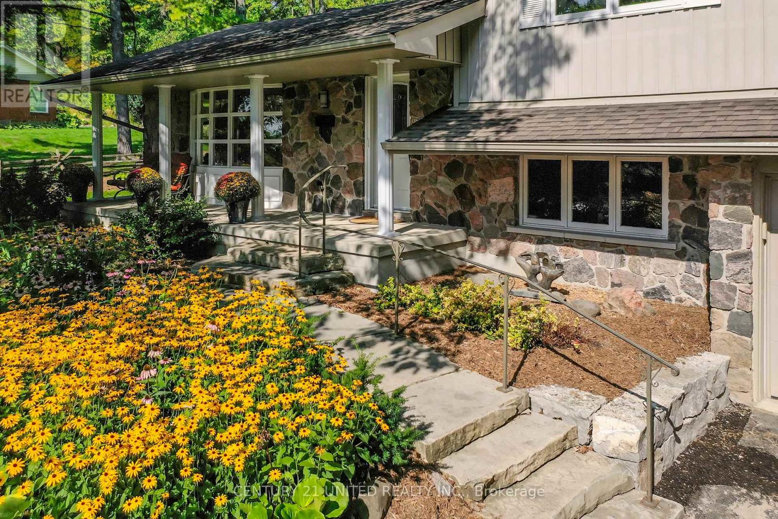 45 Crestwood Avenue, Peterborough, Ontario K9J 1N1 - Photo 10 - X12419689