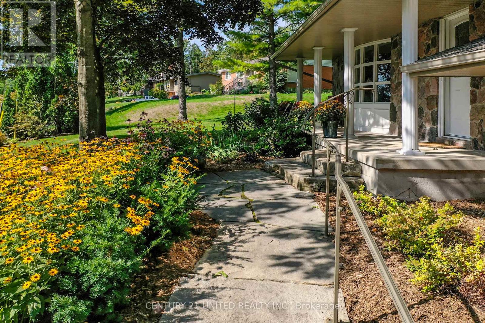 45 Crestwood Avenue, Peterborough, Ontario K9J 1N1 - Photo 11 - X12419689