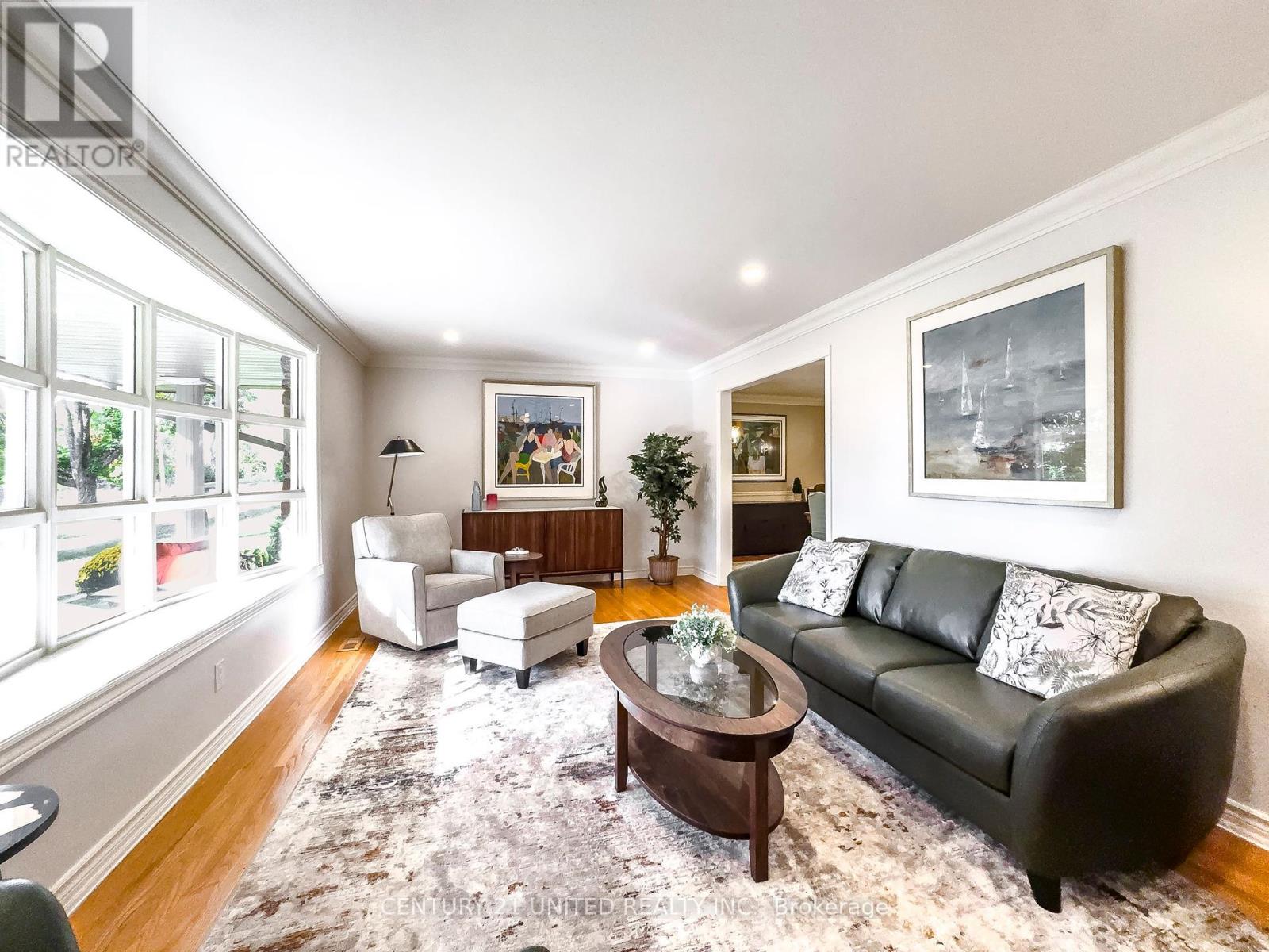 45 Crestwood Avenue, Peterborough, Ontario K9J 1N1 - Photo 13 - X12419689