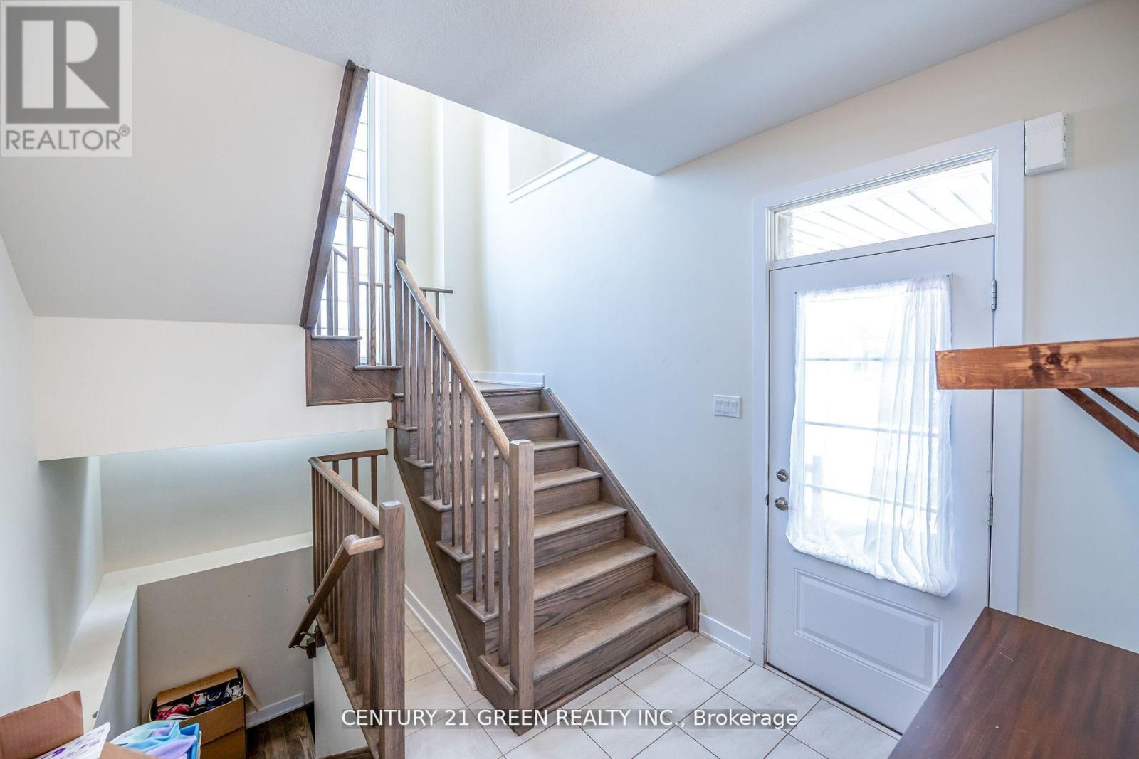 414 Eastbridge Avenue, Welland, Ontario  L3B 0M7 - Photo 12 - X12484319