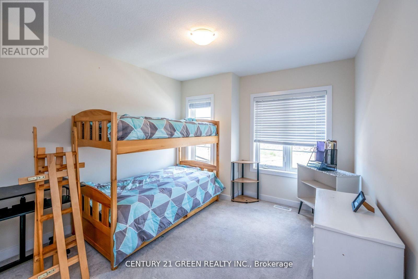 414 Eastbridge Avenue, Welland, Ontario  L3B 0M7 - Photo 17 - X12484319