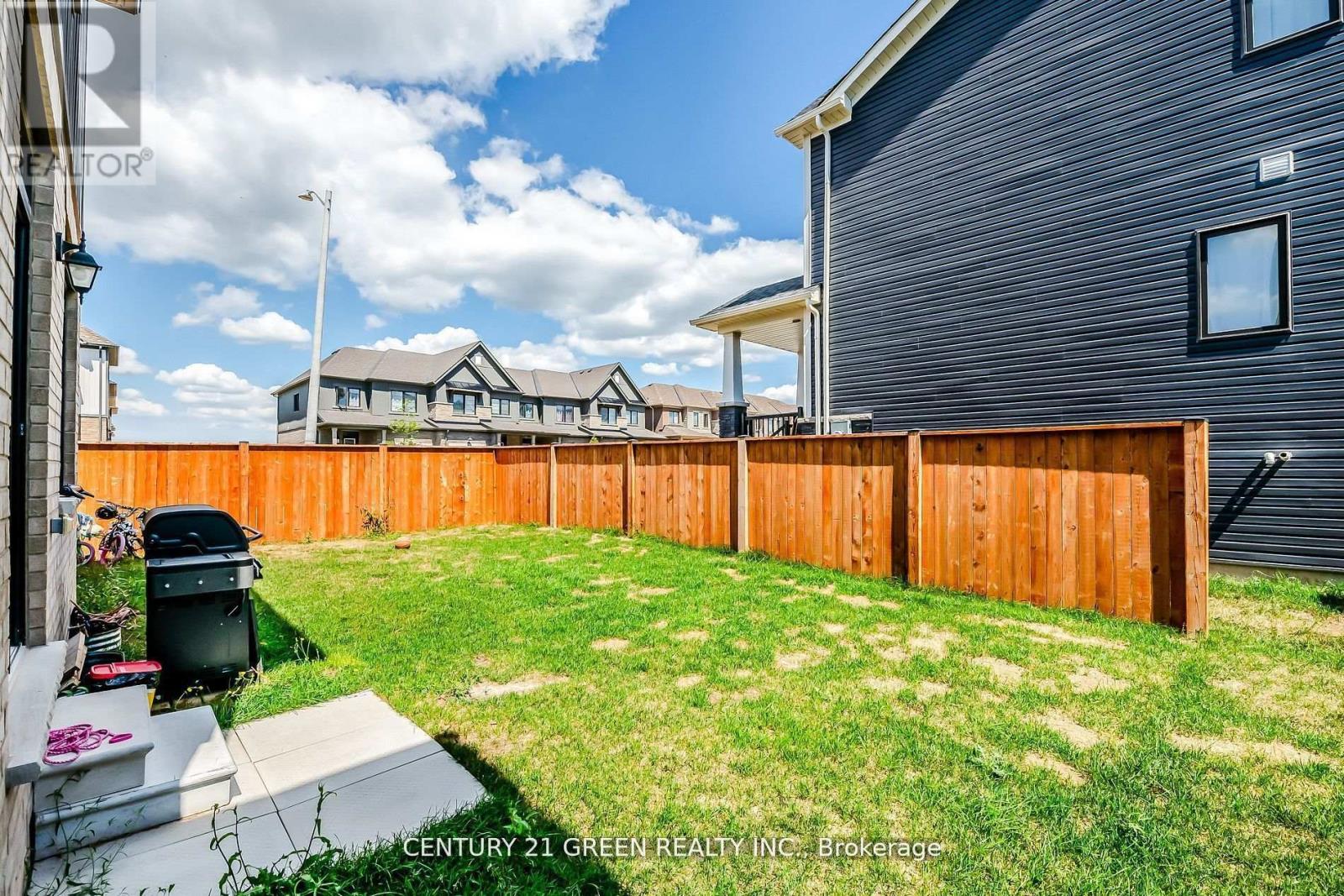 414 Eastbridge Avenue, Welland, Ontario  L3B 0M7 - Photo 32 - X12484319