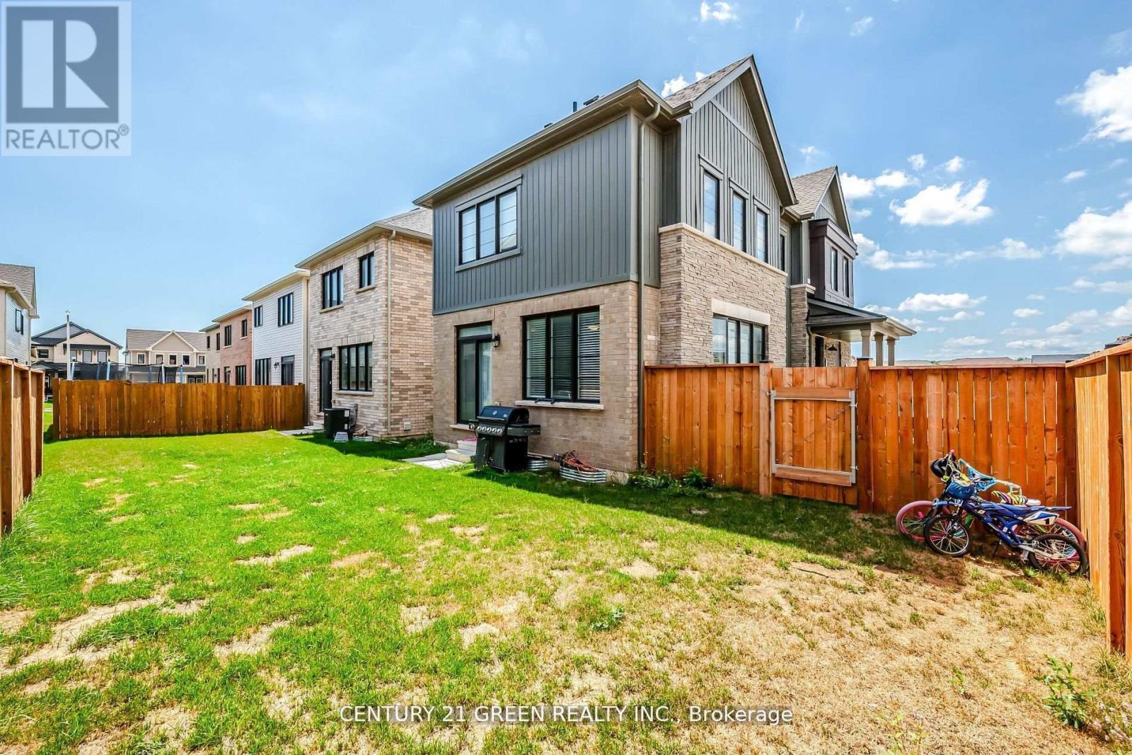 414 Eastbridge Avenue, Welland, Ontario  L3B 0M7 - Photo 35 - X12484319