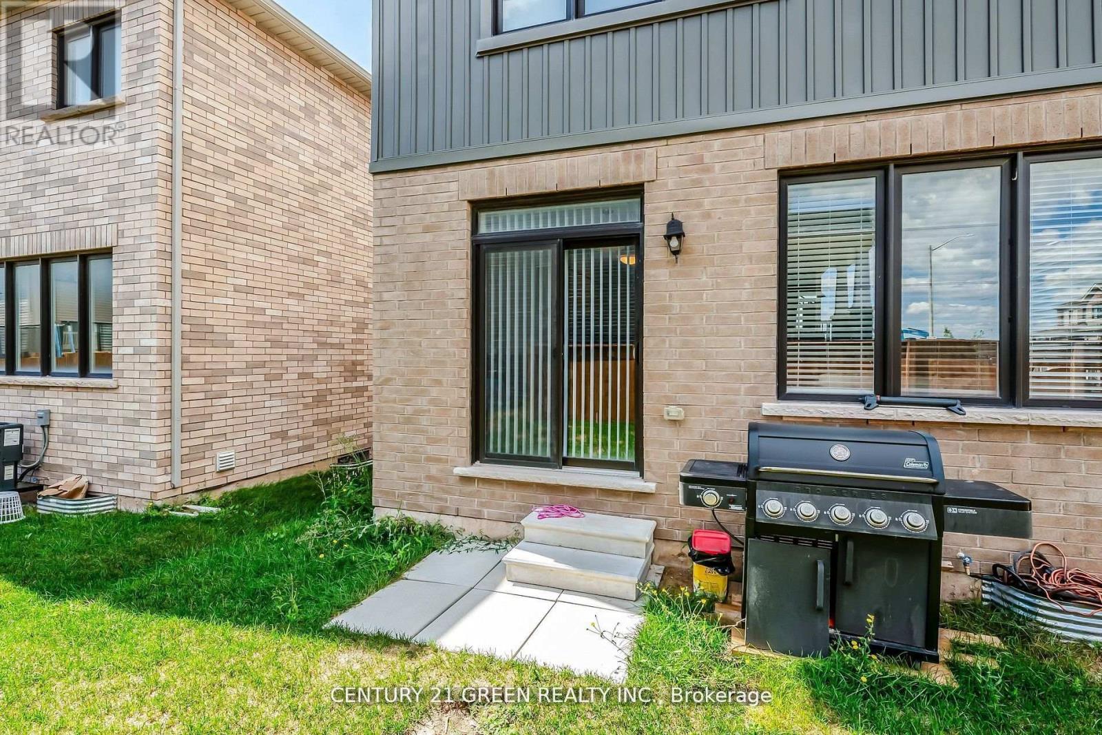 414 Eastbridge Avenue, Welland, Ontario  L3B 0M7 - Photo 37 - X12484319