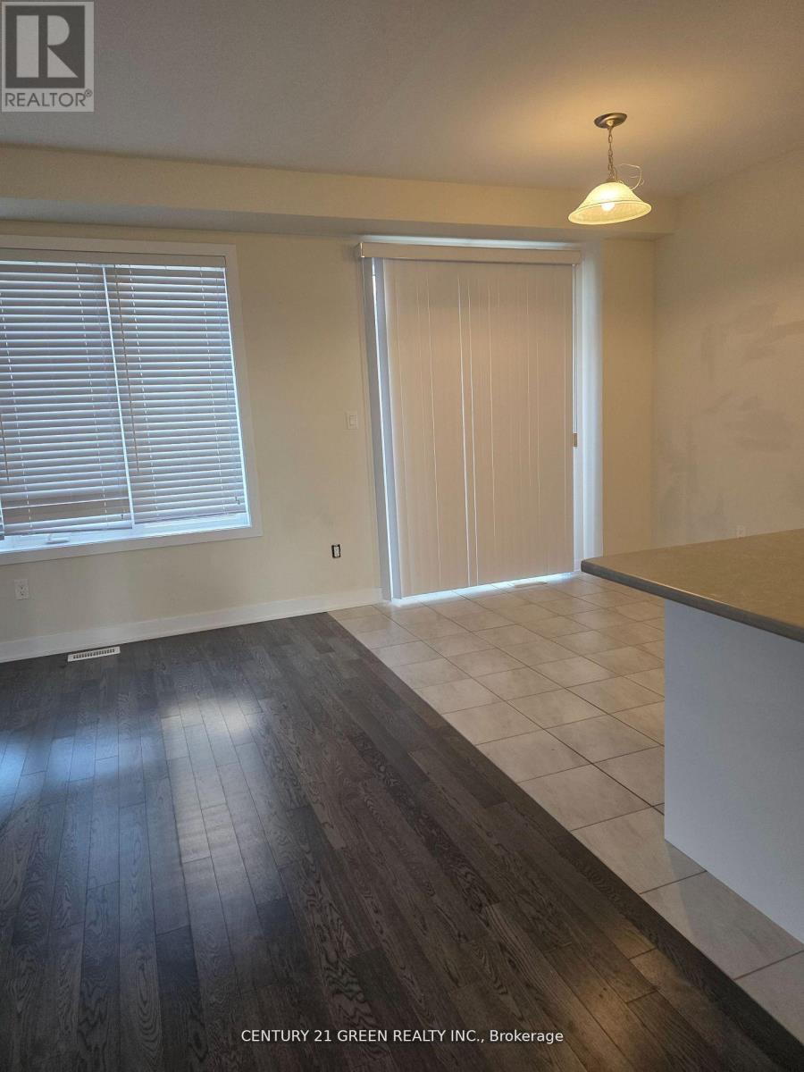 414 Eastbridge Avenue, Welland, Ontario  L3B 0M7 - Photo 8 - X12484319