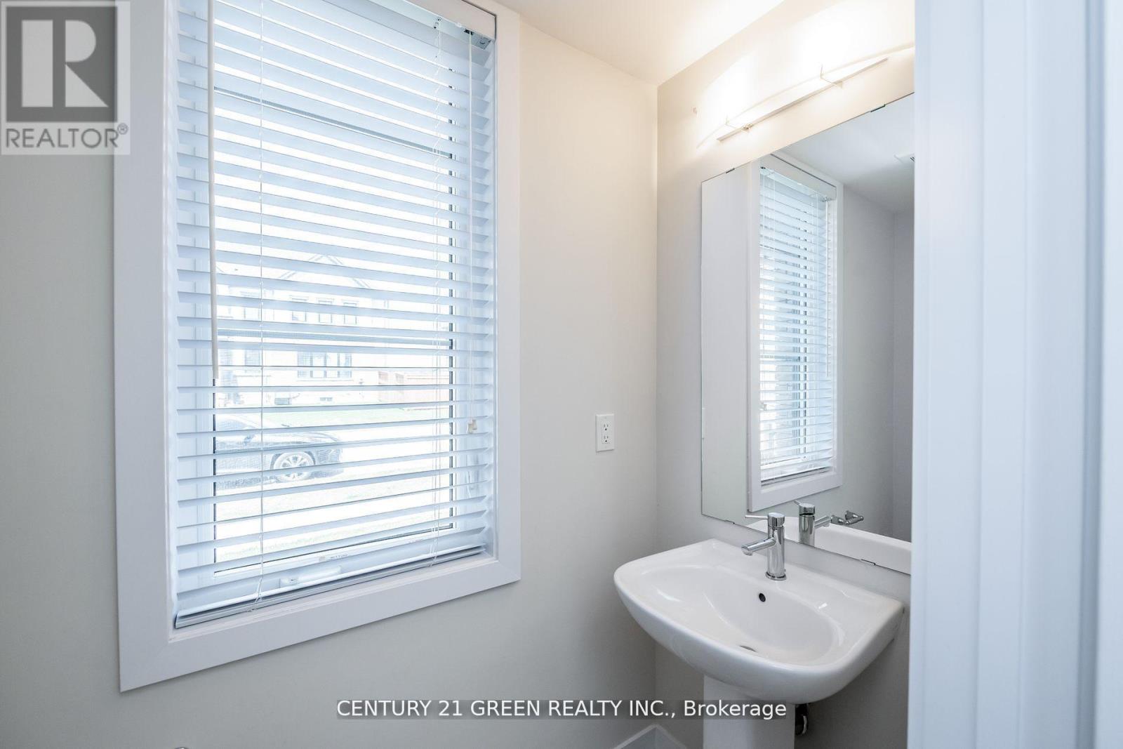 414 Eastbridge Avenue, Welland, Ontario  L3B 0M7 - Photo 9 - X12484319