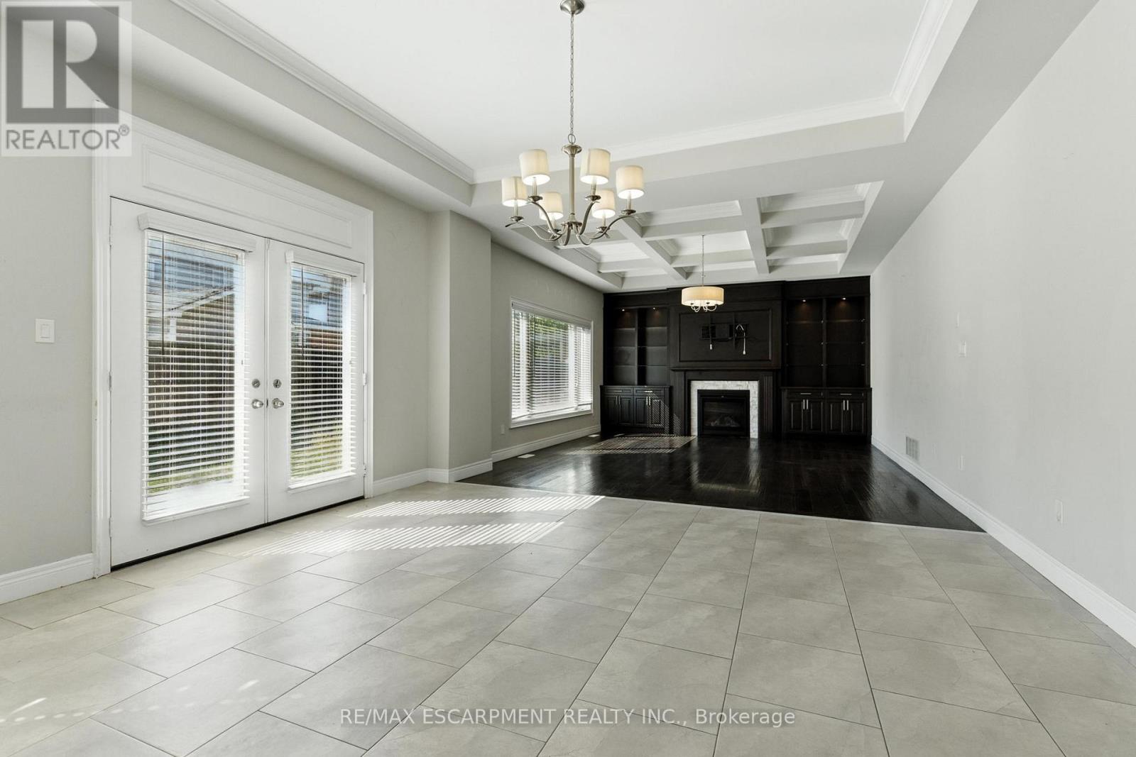 43 Riesling Court, Hamilton, Ontario  L8G 0B4 - Photo 12 - X12484324
