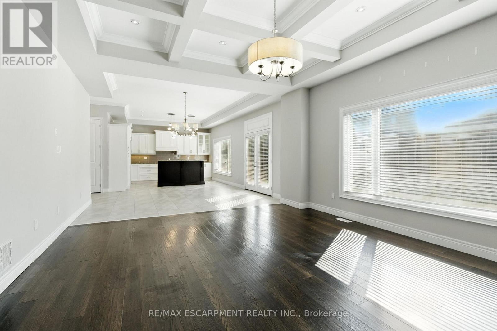 43 Riesling Court, Hamilton, Ontario  L8G 0B4 - Photo 14 - X12484324