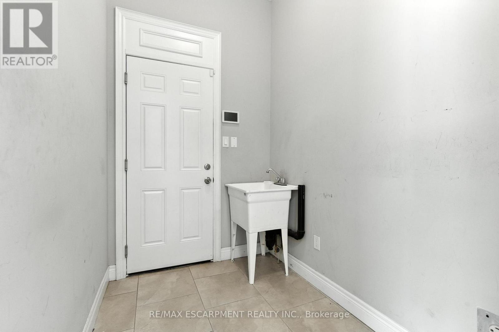 43 Riesling Court, Hamilton, Ontario  L8G 0B4 - Photo 15 - X12484324