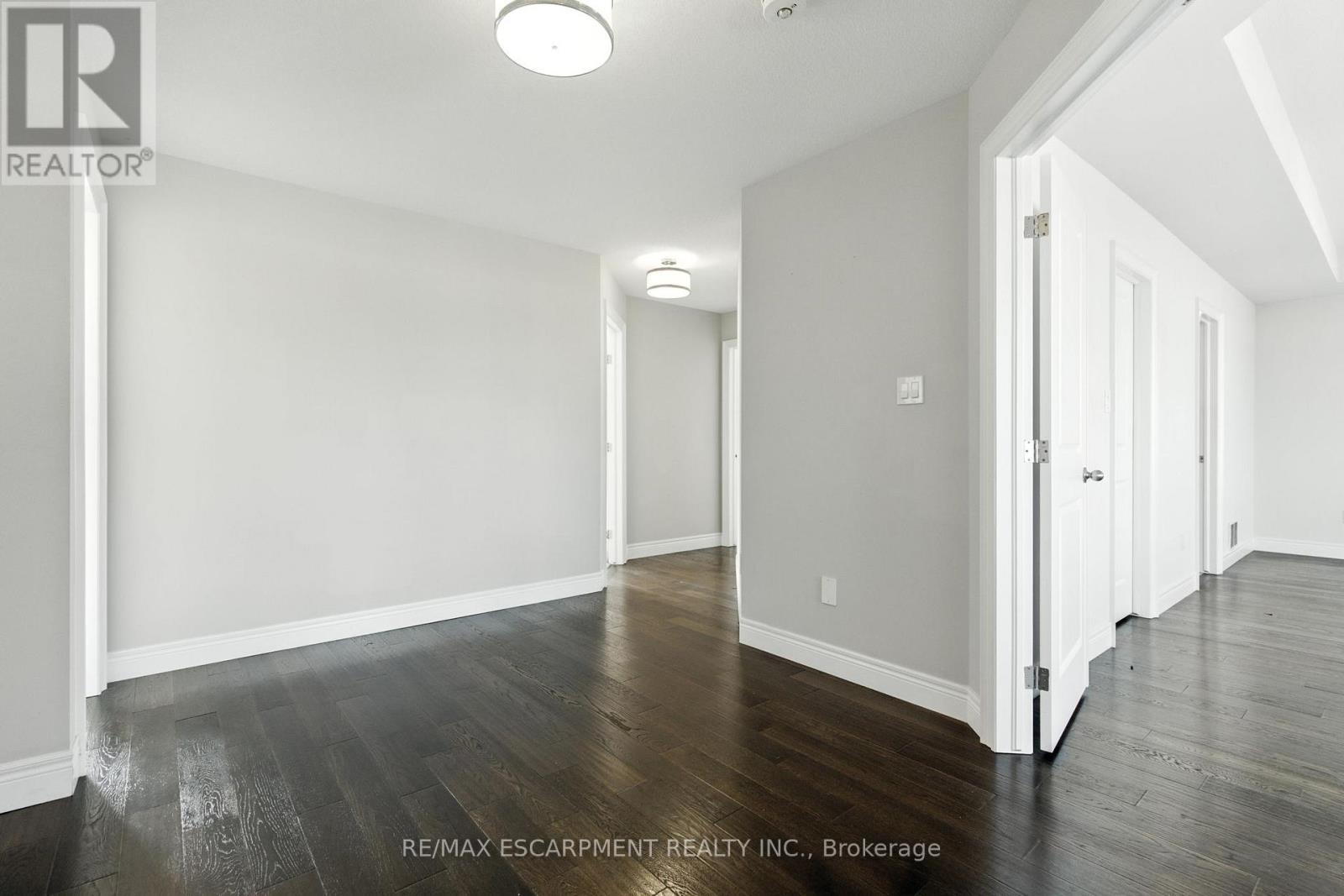 43 Riesling Court, Hamilton, Ontario  L8G 0B4 - Photo 17 - X12484324