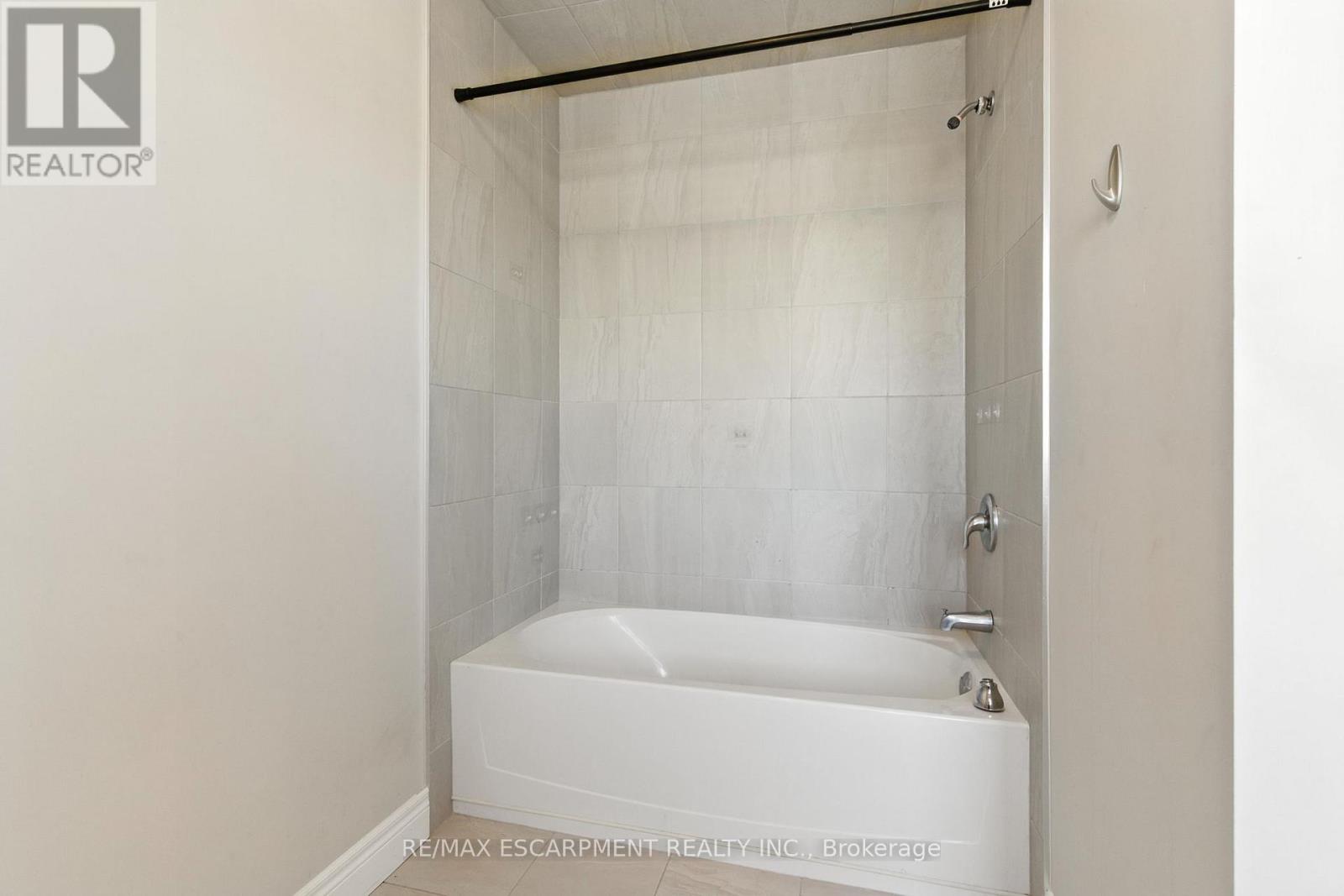 43 Riesling Court, Hamilton, Ontario  L8G 0B4 - Photo 30 - X12484324
