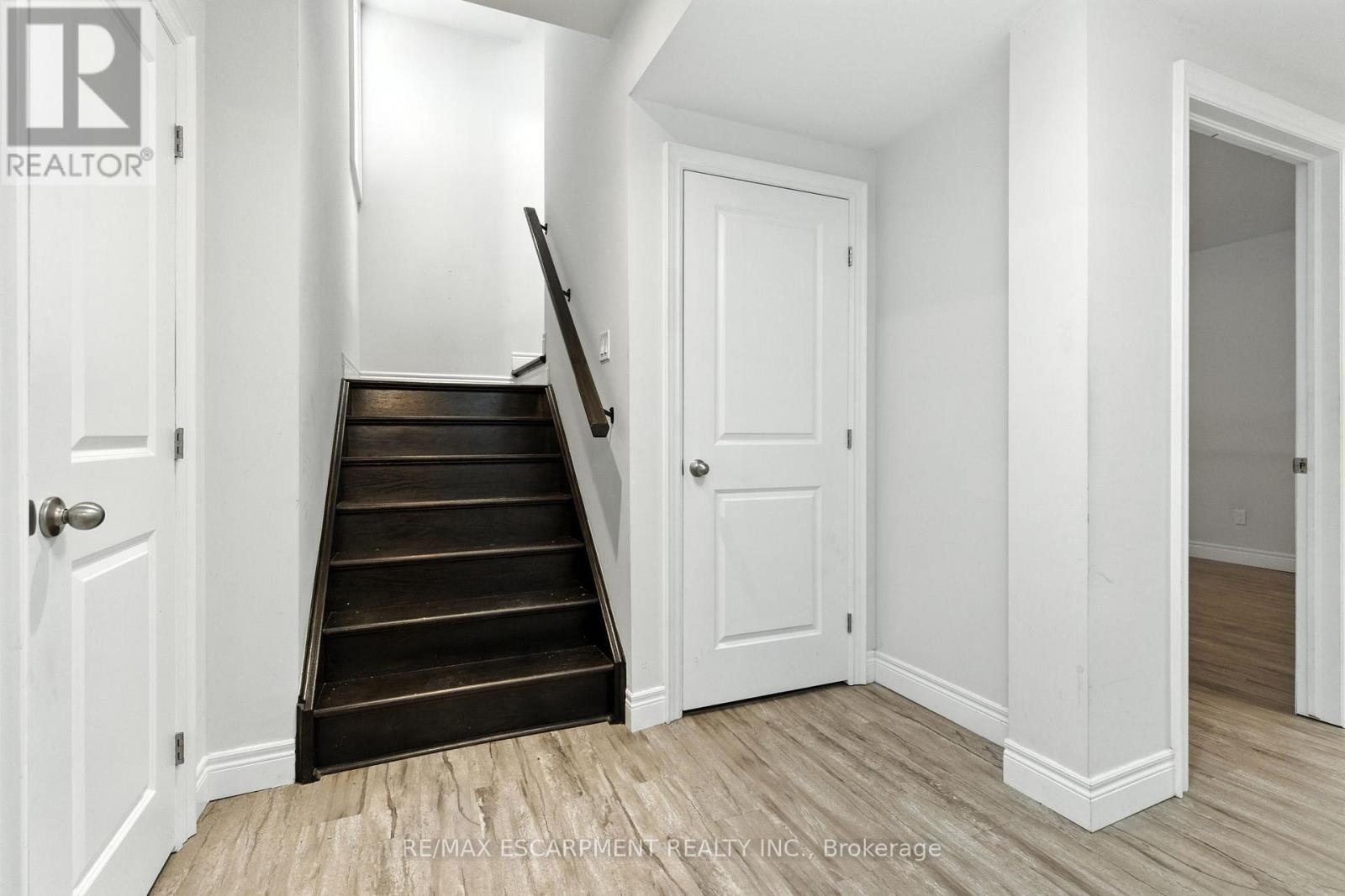 43 Riesling Court, Hamilton, Ontario  L8G 0B4 - Photo 32 - X12484324