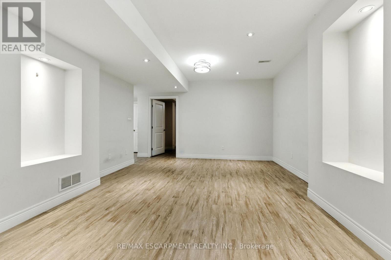 43 Riesling Court, Hamilton, Ontario  L8G 0B4 - Photo 36 - X12484324