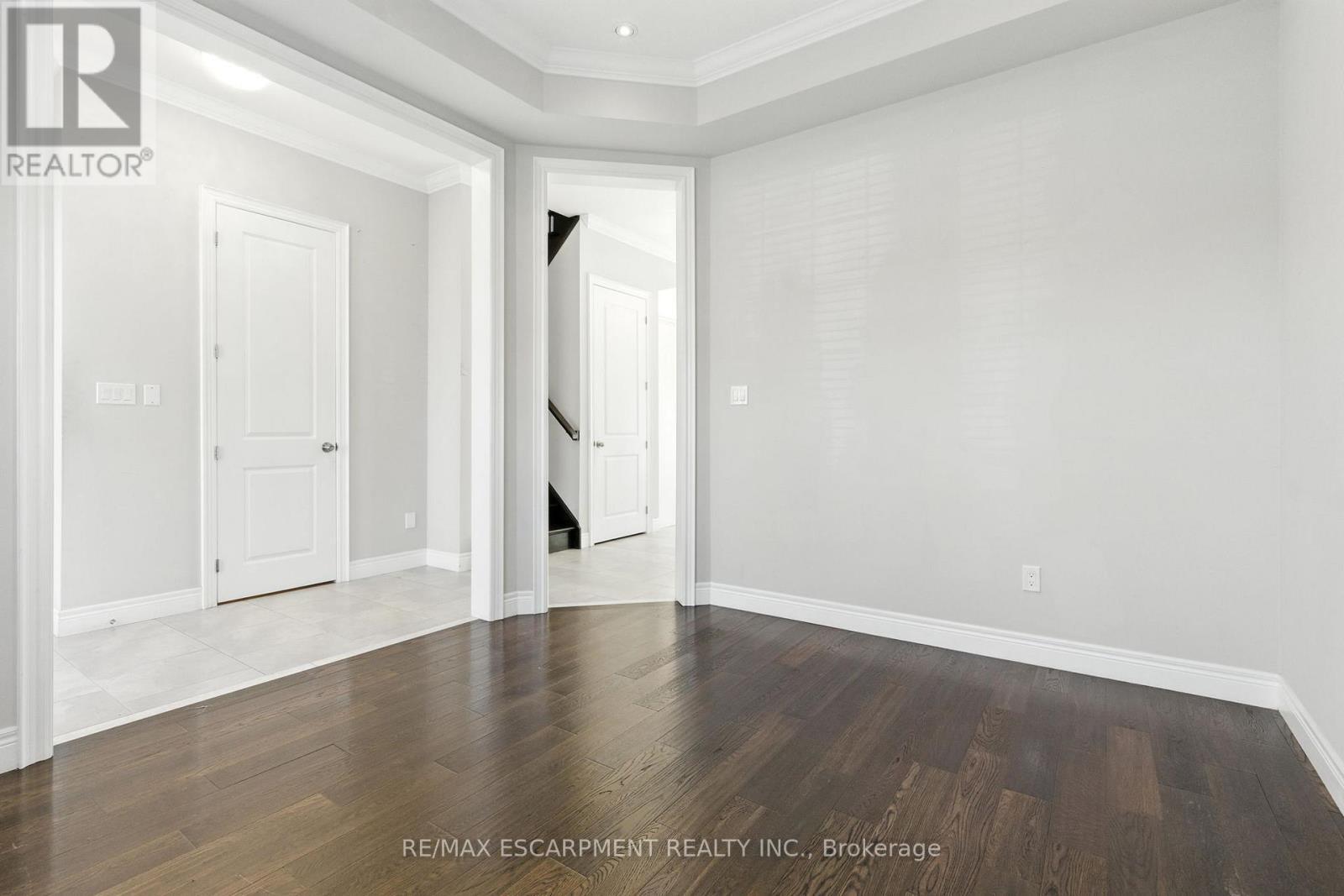 43 Riesling Court, Hamilton, Ontario  L8G 0B4 - Photo 5 - X12484324