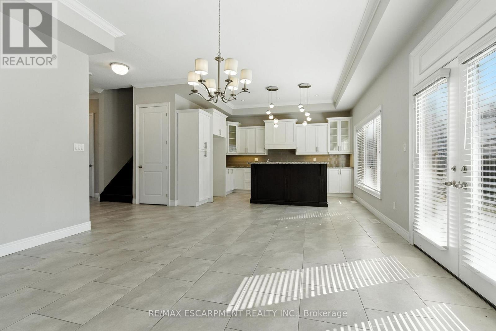 43 Riesling Court, Hamilton, Ontario  L8G 0B4 - Photo 7 - X12484324