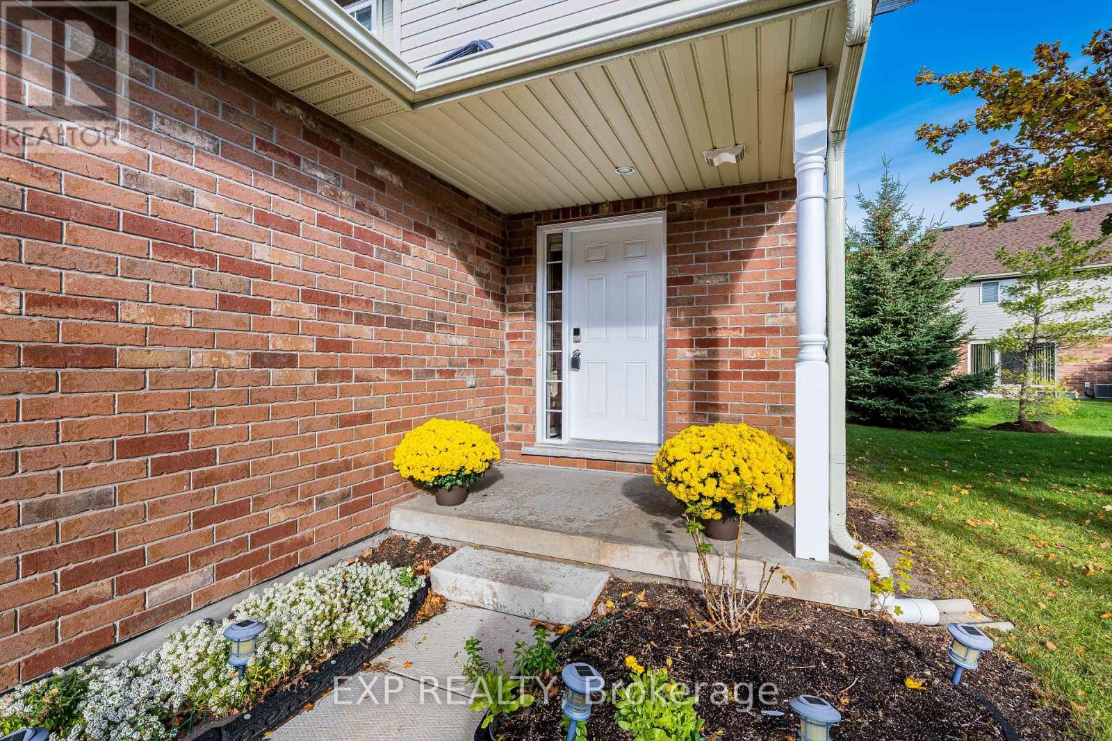 1 - 42 Fallowfield Drive, Kitchener, Ontario  N2C 0A8 - Photo 2 - X12484341