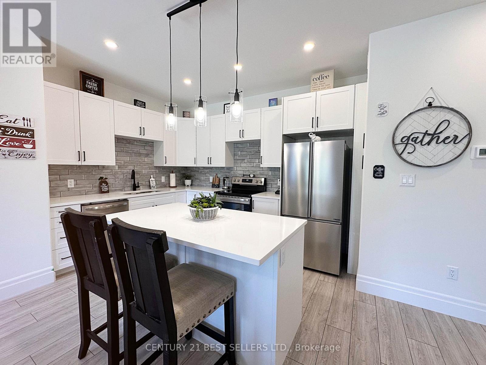 79 Buchanan Avenue, Prince Edward County, Ontario  K0K 2T0 - Photo 7 - X12484348