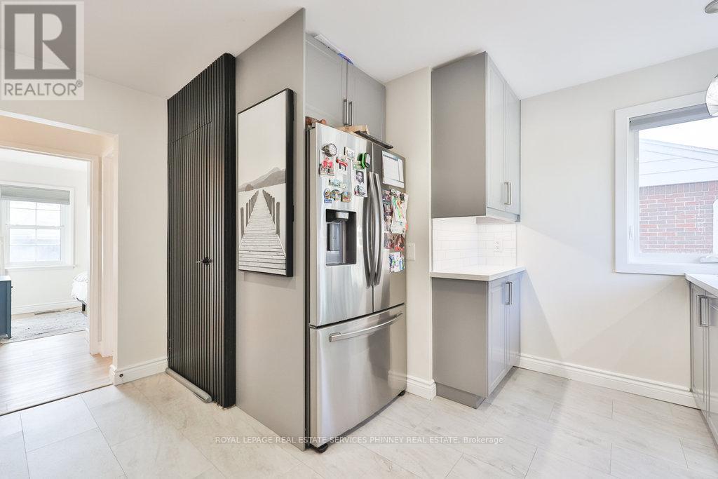 Upper - 47 Castlefield Drive, Hamilton, Ontario  L8T 3R1 - Photo 10 - X12484354