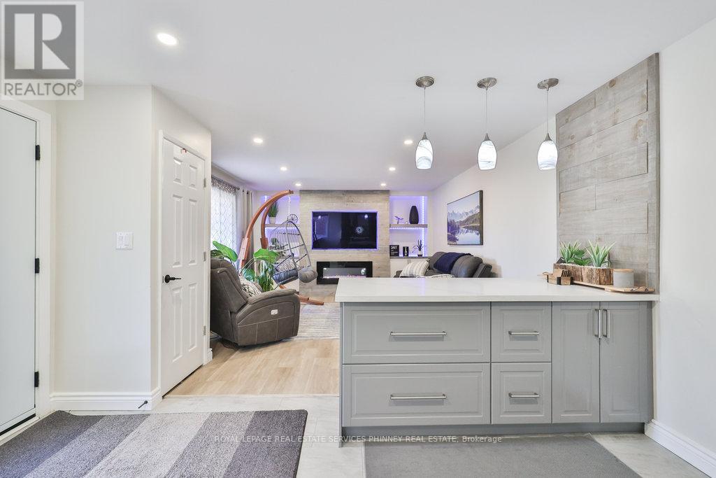 Upper - 47 Castlefield Drive, Hamilton, Ontario  L8T 3R1 - Photo 13 - X12484354