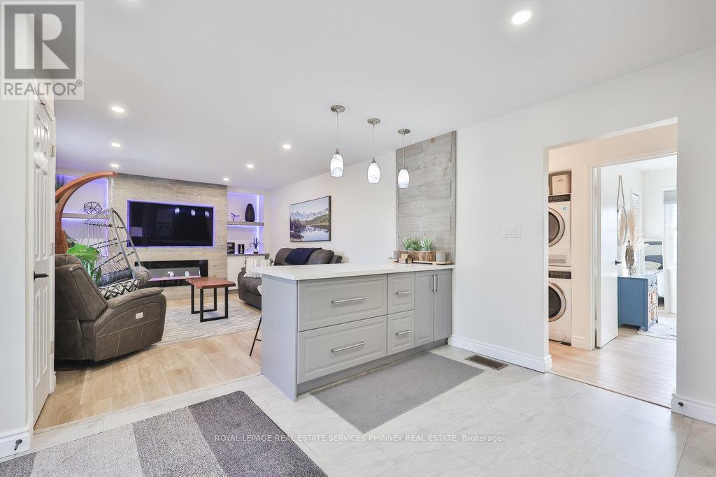 Upper - 47 Castlefield Drive, Hamilton, Ontario  L8T 3R1 - Photo 15 - X12484354