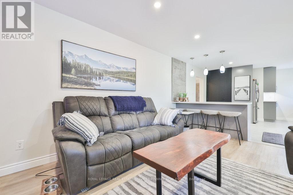 Upper - 47 Castlefield Drive, Hamilton, Ontario  L8T 3R1 - Photo 18 - X12484354