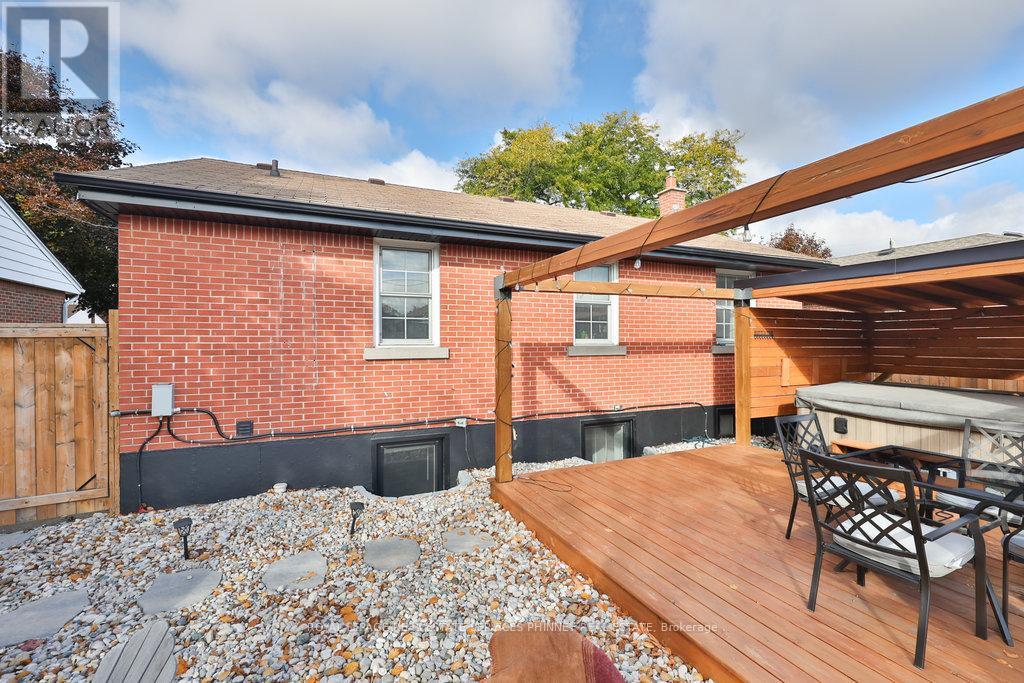 Upper - 47 Castlefield Drive, Hamilton, Ontario  L8T 3R1 - Photo 38 - X12484354