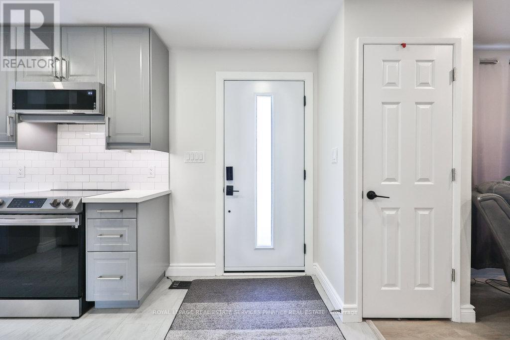 Upper - 47 Castlefield Drive, Hamilton, Ontario  L8T 3R1 - Photo 5 - X12484354