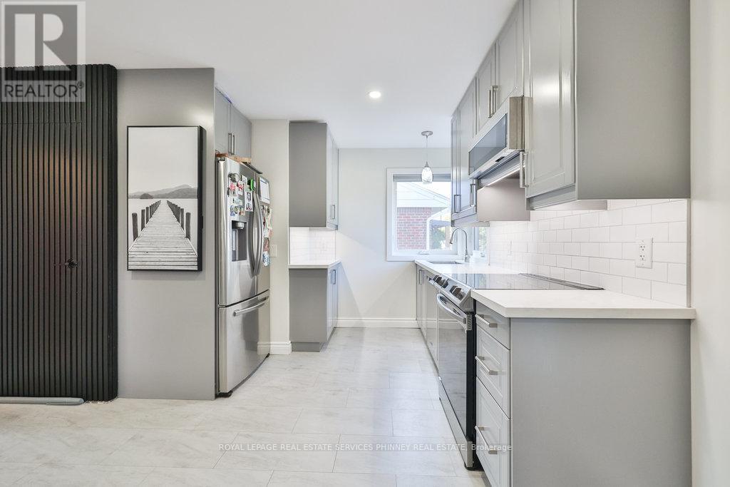 Upper - 47 Castlefield Drive, Hamilton, Ontario  L8T 3R1 - Photo 8 - X12484354