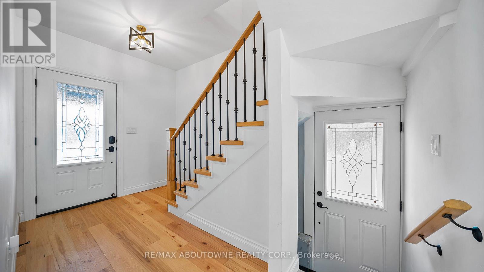 708 Wilson Street, Hamilton, Ontario  L8L 1V6 - Photo 5 - X12484358