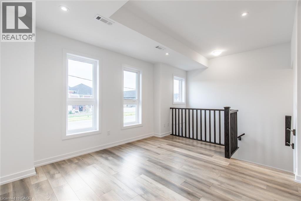 70 Kenesky Drive Unit# 16, Waterdown, Ontario  L0R 2H7 - Photo 3 - 40782552