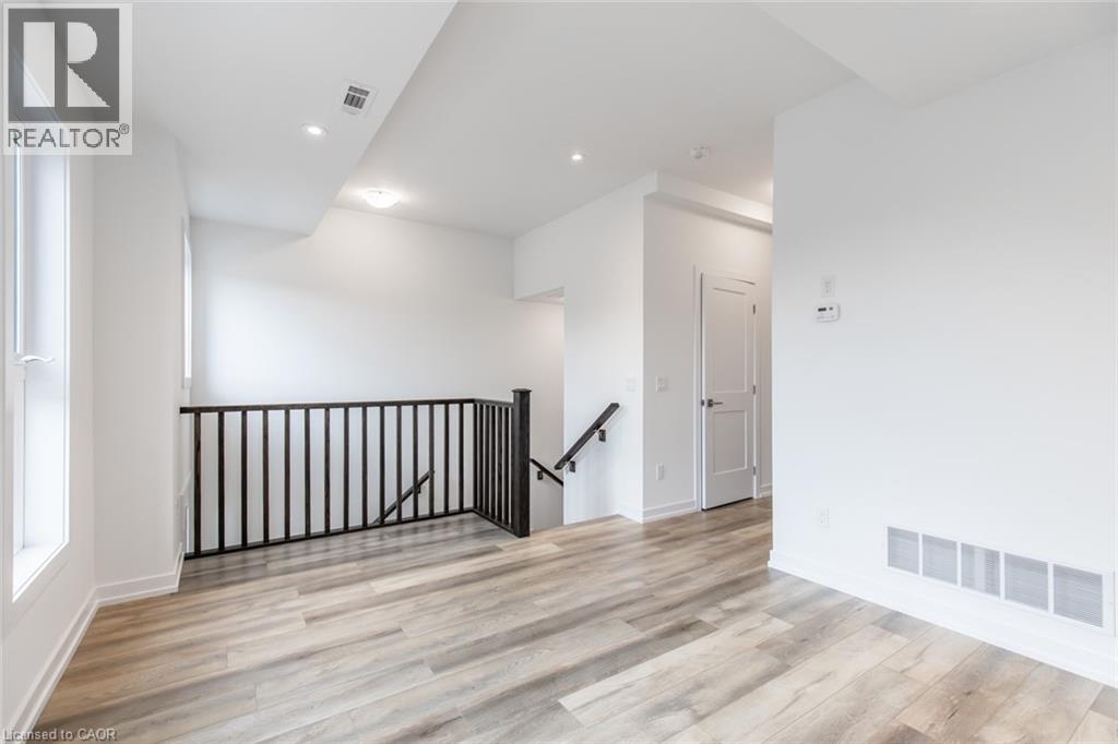 70 Kenesky Drive Unit# 16, Waterdown, Ontario  L0R 2H7 - Photo 4 - 40782552