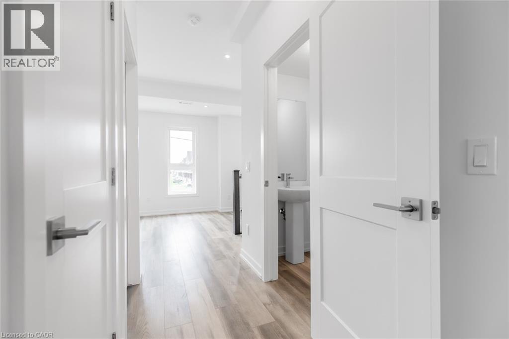 70 Kenesky Drive Unit# 16, Waterdown, Ontario  L0R 2H7 - Photo 6 - 40782552