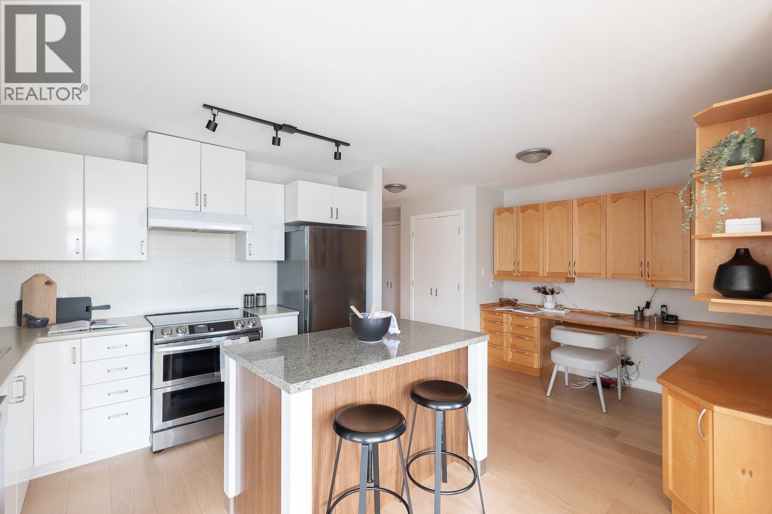 1406 155 W 1st Street, North Vancouver, British Columbia  V7M 3N8 - Photo 2 - R3062127