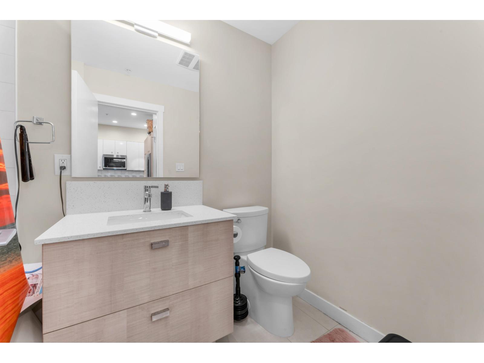 516 10838 Whalley Boulevard, Surrey, British Columbia  V3R 0G8 - Photo 9 - R3059638