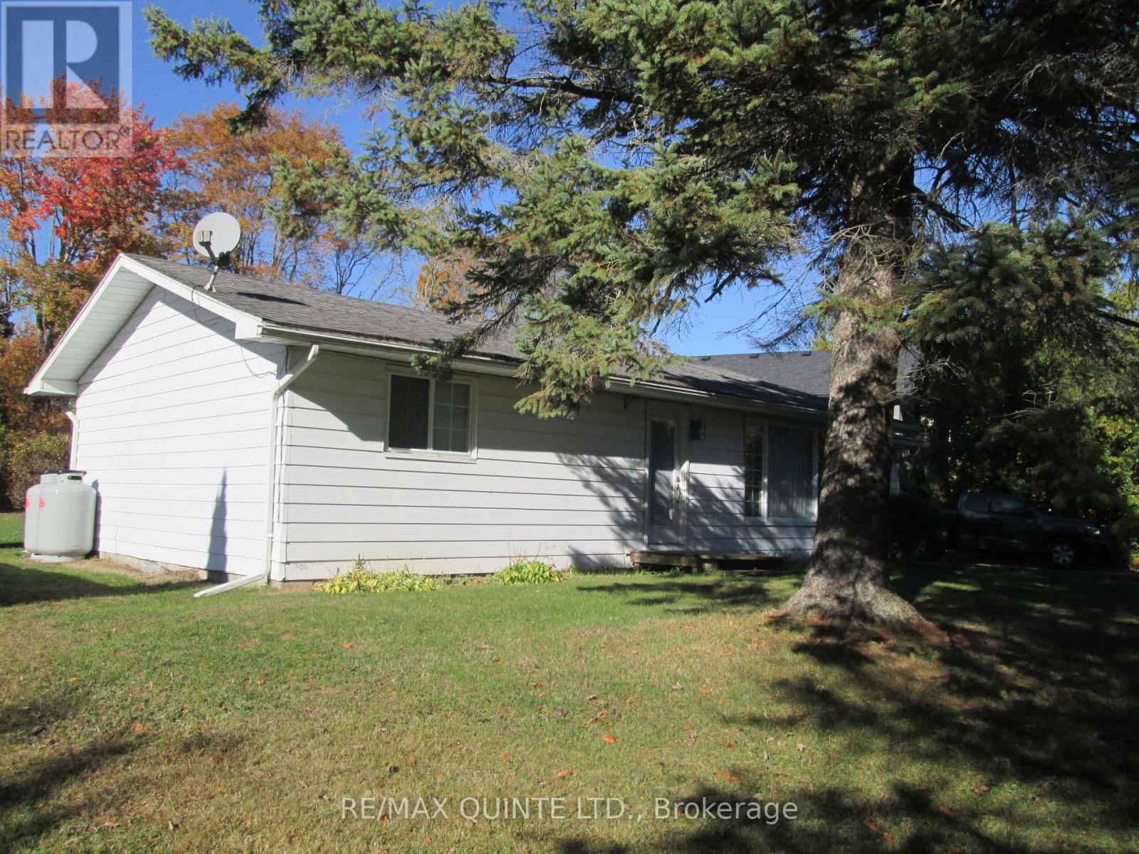 112 Parkview Road, Prince Edward County (Ameliasburg Ward), Ontario  K0K 1L0 - Photo 3 - X12484424