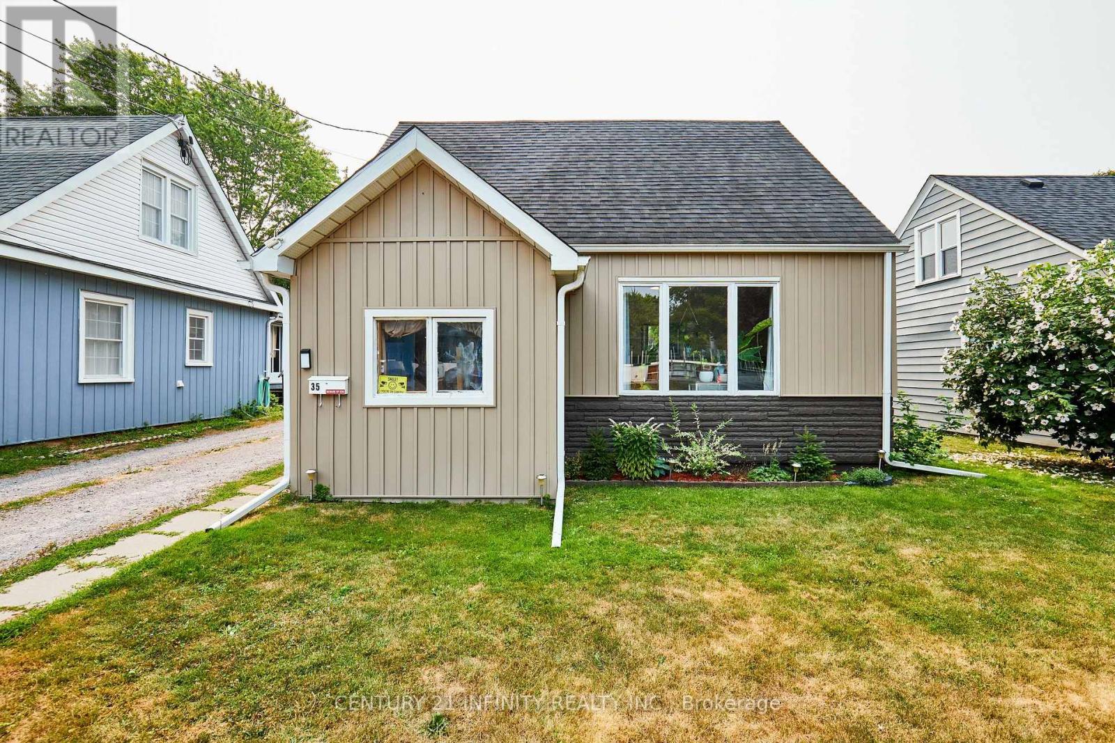 35 Caroline Street, Port Hope, Ontario  L1A 1Y6 - Photo 2 - X12484427