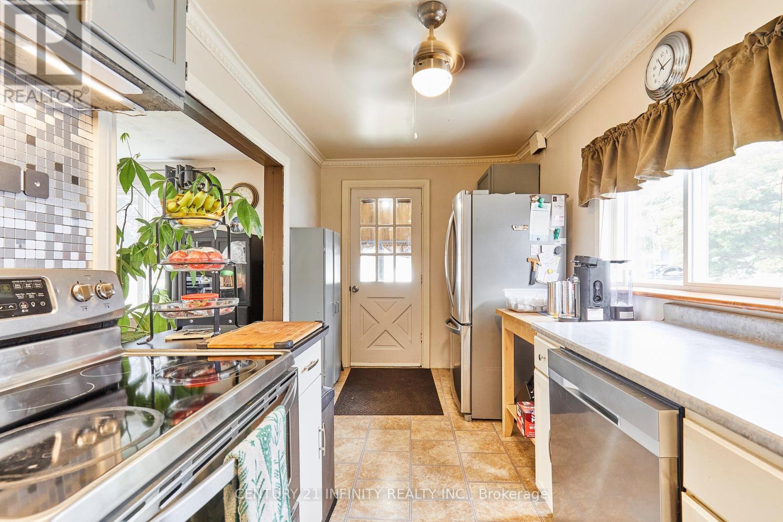 35 Caroline Street, Port Hope, Ontario  L1A 1Y6 - Photo 4 - X12484427