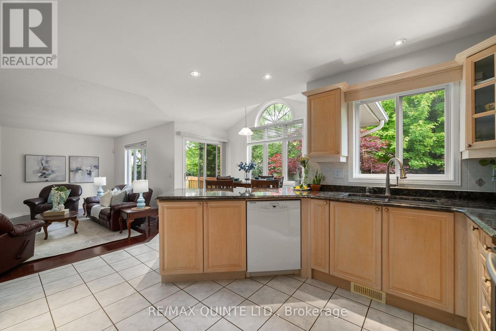 14 Hilton Place, Belleville, Ontario K8P 5N2 - Photo 10 - X12484431