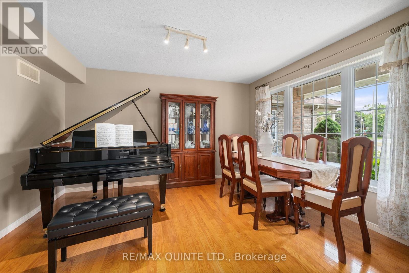 14 Hilton Place, Belleville, Ontario K8P 5N2 - Photo 7 - X12484431