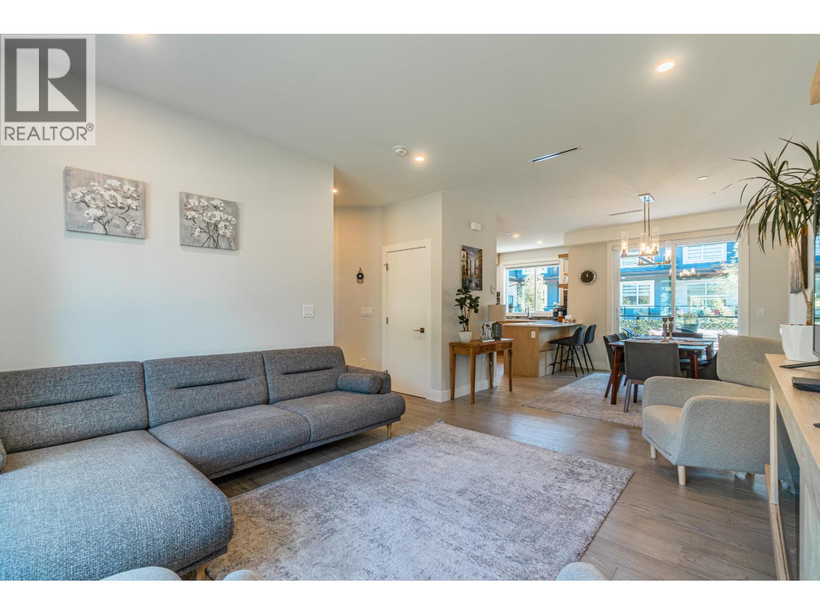 11 933 Premier Street, North Vancouver, British Columbia  V7J 0E4 - Photo 4 - R3035390