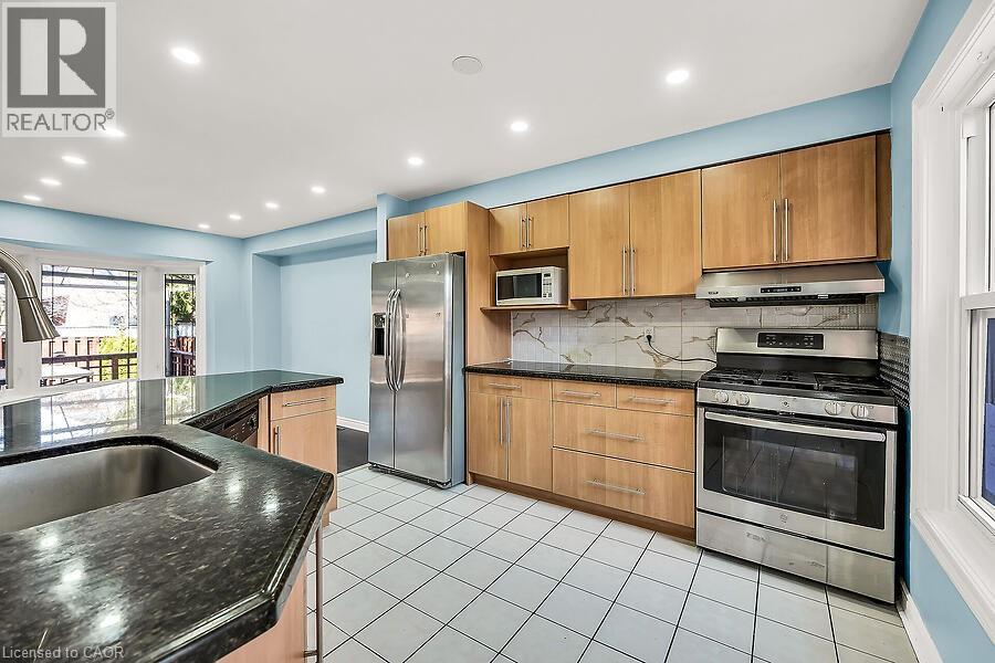 39 Blue Spruce Street, Brampton, Ontario  L6R 1C4 - Photo 6 - 40767182